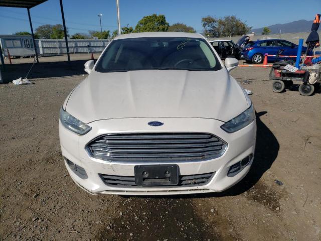 3FA6P0HD4FR114630 - 2015 FORD FUSION SE WHITE photo 5