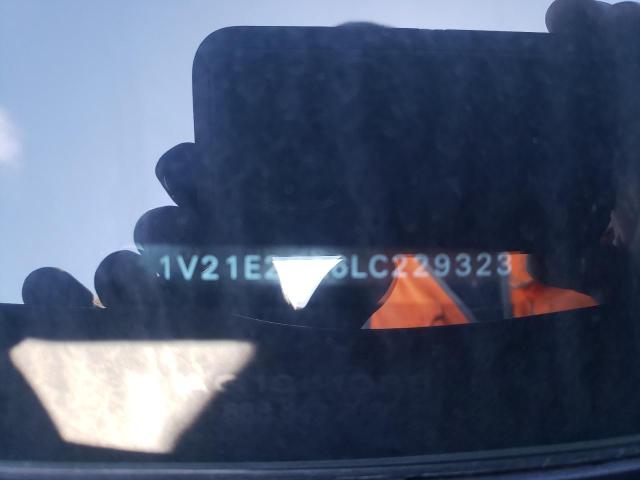 1V21E2CA6LC229323 - 2020 VOLKSWAGEN ATLAS CROS SE Черный фото 12