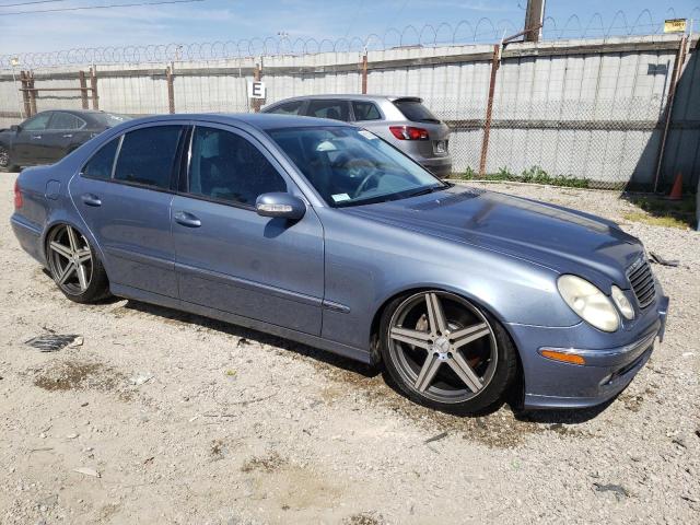 WDBUF70J03A204649 - 2003 MERCEDES-BENZ E 500 BLUE photo 4