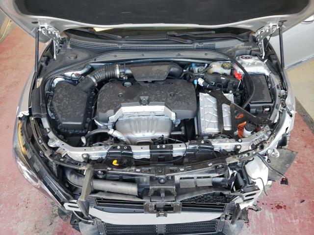 1G4ZP5SZ9JU118081 - 2018 BUICK LACROSSE ESSENCE SILVER photo 11