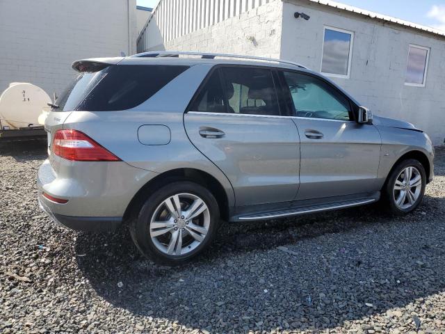 4JGDA5HB2CA001713 - 2012 MERCEDES-BENZ ML 350 4MATIC SILVER photo 3