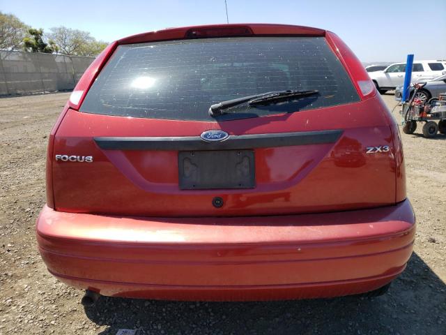 3FAFP31N15R141044 - 2005 FORD FOCUS ZX3 MAROON photo 6