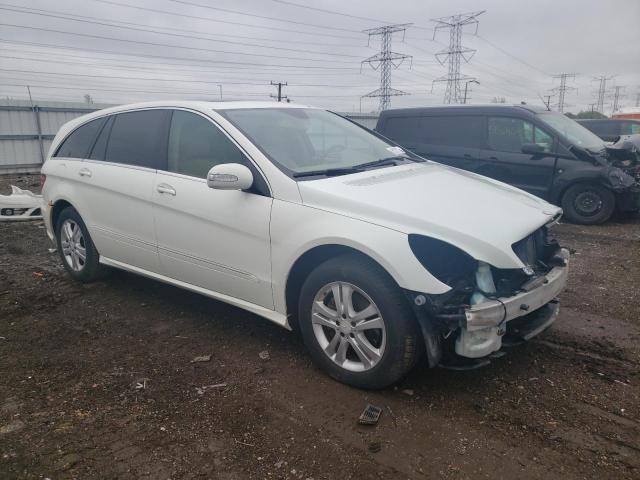 4JGCB65E88A070488 - 2008 MERCEDES-BENZ R 350 WHITE photo 4