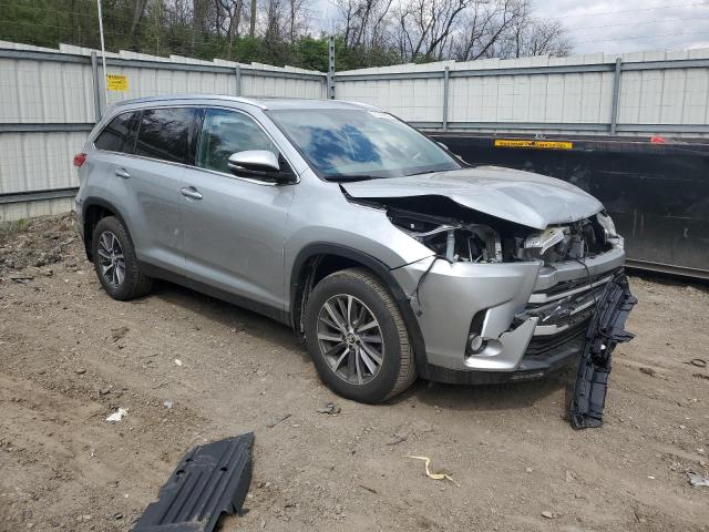 5TDJZRFH3KS617792 - 2019 TOYOTA HIGHLANDER SE SILVER photo 4