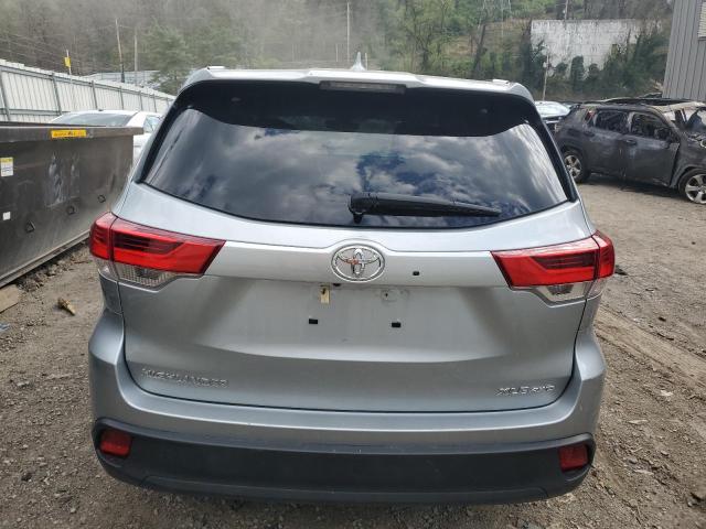 5TDJZRFH3KS617792 - 2019 TOYOTA HIGHLANDER SE SILVER photo 6