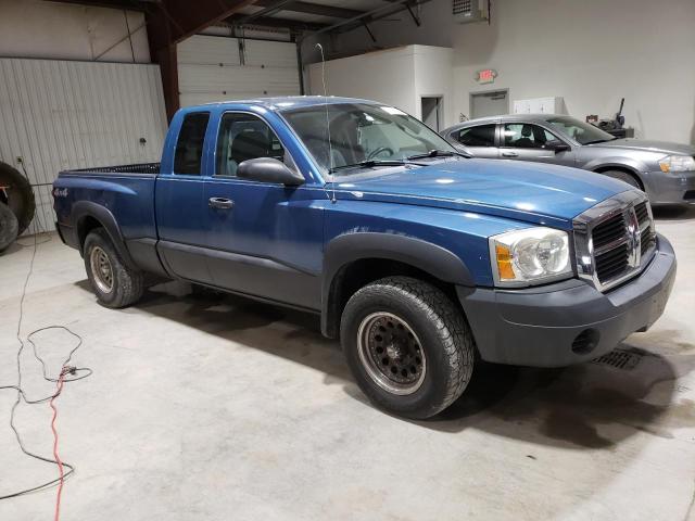 1D7HW22K85S122747 - 2005 DODGE DAKOTA ST BLUE photo 4