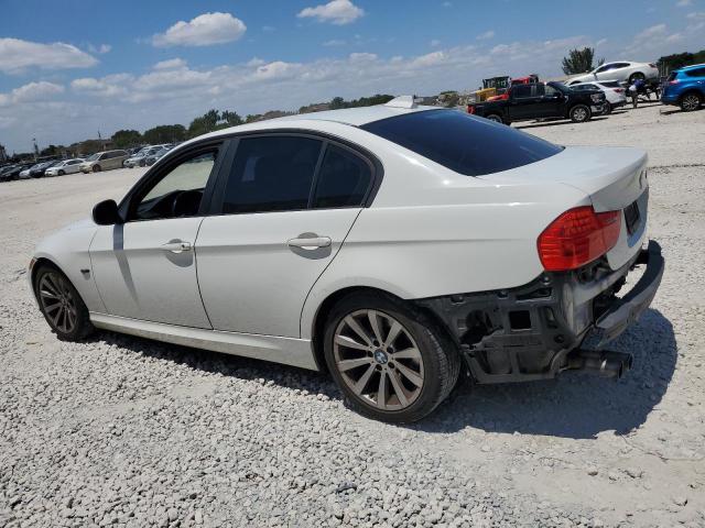 WBAPH77579NM46578 - 2009 BMW 328 I WHITE photo 2