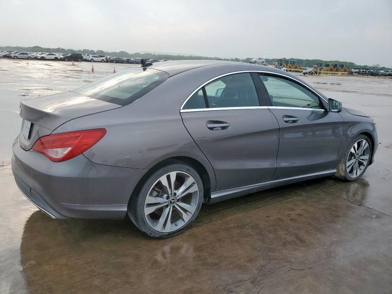 WDDSJ4EB8JN527222 - 2018 MERCEDES-BENZ CLA 250 ნაცრისფერი ფოტო 3