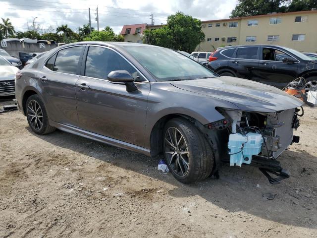 4T1G11AK7PU729872 - 2023 TOYOTA CAMRY SE NIGHT SHADE GRAY photo 4