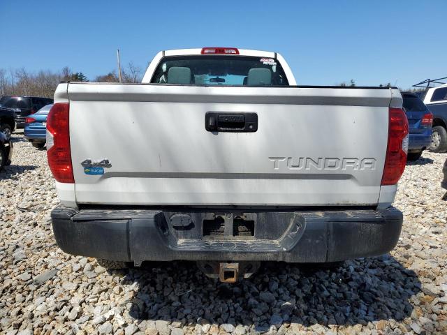 5TFUM5F14HX072034 - 2017 TOYOTA TUNDRA DOUBLE CAB SR/SR5 WHITE photo 6