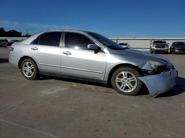 JHMCM56373C020716 - 2003 HONDA ACCORD LX SILVER photo 4