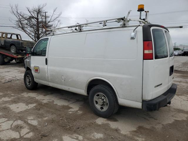 1GCWGFCB0B1123963 - 2011 CHEVROLET EXPRESS G2 WHITE photo 2