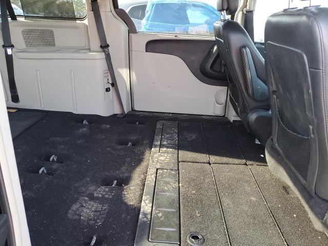 2A4RR8DG3BR721855 - 2011 CHRYSLER TOWN & COU TOURING L BLACK photo 11