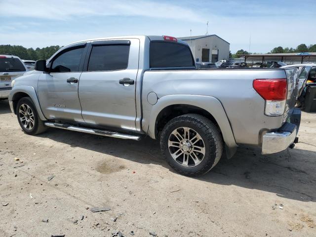 5TFEM5F18DX058863 - 2013 TOYOTA TUNDRA CREWMAX SR5 SILVER photo 2