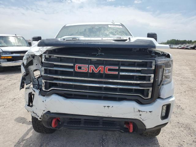 1GT49PEYXNF137577 - 2022 GMC SIERRA K2500 AT4 WHITE photo 5