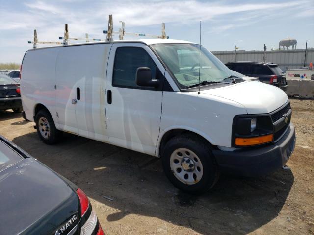 1GCSGAFX4E1156915 - 2010 CHEVROLET EXPRESS CA WHITE photo 4