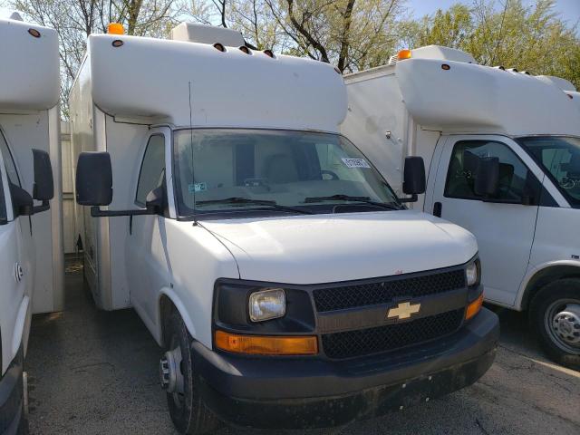 1GBJG31KX81106905 - 2008 CHEVROLET EXPRESS G3 WHITE photo 4