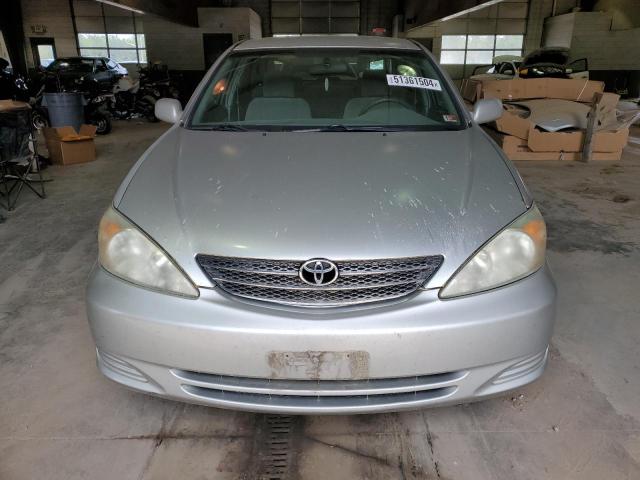4T1BE32K02U515890 - 2002 TOYOTA CAMRY LE SILVER photo 5