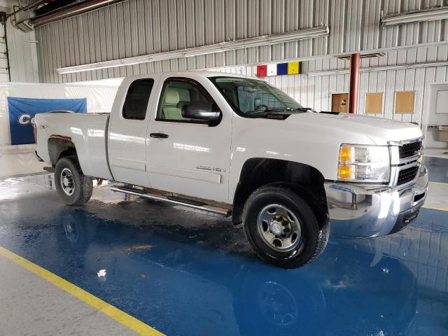 1GCHK29K48E156408 - 2008 CHEVROLET SILVERADO K2500 HEAVY DUTY WHITE photo 4