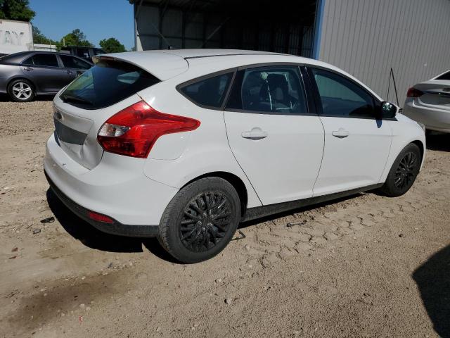 1FAHP3K23CL446389 - 2012 FORD FOCUS SE WHITE photo 3