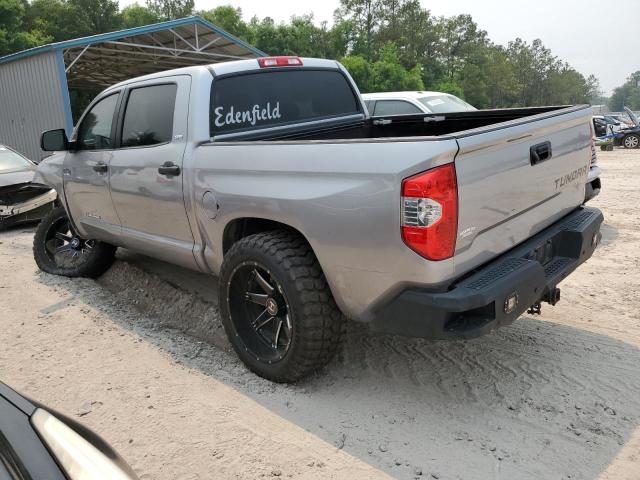 5TFEW5F1XGX201245 - 2016 TOYOTA TUNDRA CREWMAX SR5 SILVER photo 2