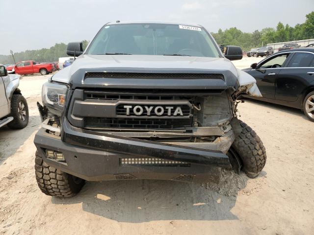 5TFEW5F1XGX201245 - 2016 TOYOTA TUNDRA CREWMAX SR5 SILVER photo 5