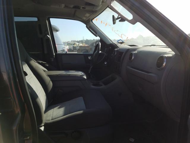 1FMRU15W54LA70737 - 2004 FORD EXPEDITION XLT GRAY photo 5