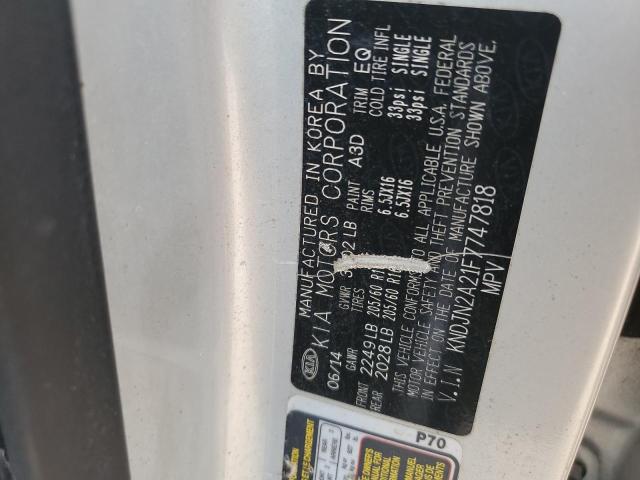 KNDJN2A21F7747818 - 2015 KIA SOUL SILVER photo 12