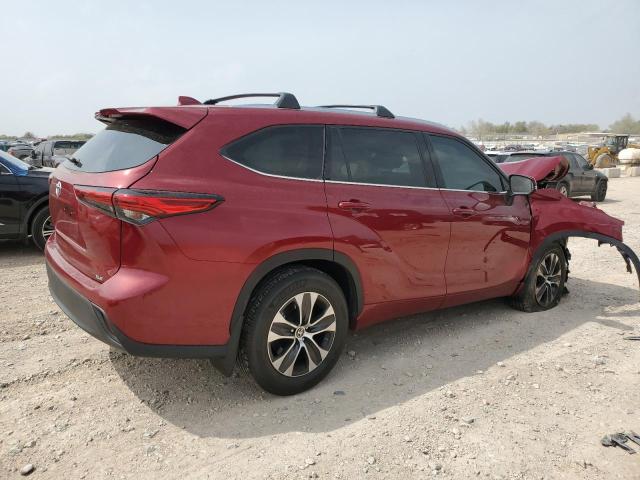 5TDGZRAH5MS525569 - 2021 TOYOTA HIGHLANDER XLE MAROON photo 3