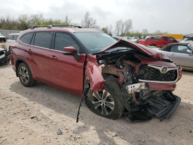 5TDGZRAH5MS525569 - 2021 TOYOTA HIGHLANDER XLE MAROON photo 4