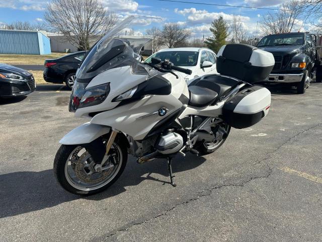 WB10A1304HZ431394 - 2017 BMW R1200 RT WHITE photo 2