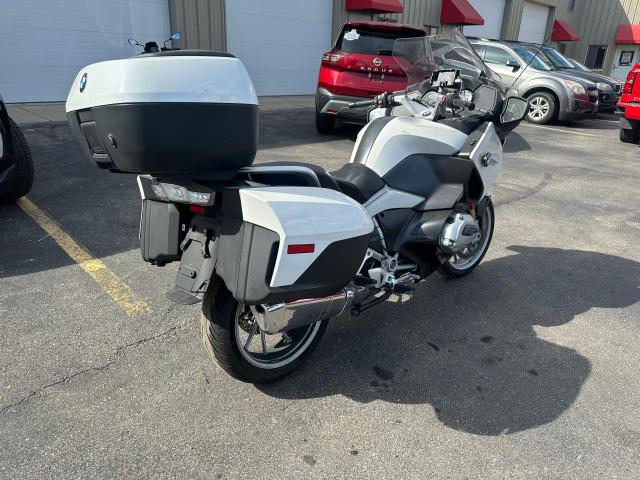 WB10A1304HZ431394 - 2017 BMW R1200 RT WHITE photo 4