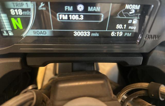 WB10A1304HZ431394 - 2017 BMW R1200 RT WHITE photo 8