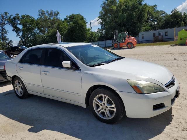 1HGCM56797A211917 - 2007 HONDA ACCORD EX WHITE photo 4