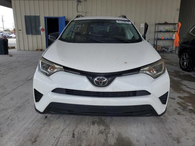 JTMZFREV0JJ183863 - 2018 TOYOTA RAV4 LE WHITE photo 5