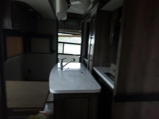 4YDF38127J4702579 - 2018 KEYSTONE MONTANA BEIGE photo 5