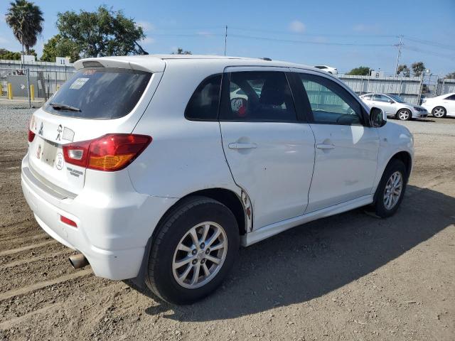 JA4AP3AU3BZ004121 - 2011 MITSUBISHI OUTLANDER ES WHITE photo 3