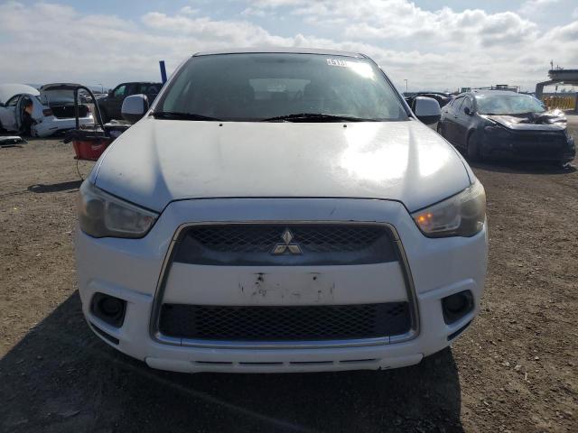 JA4AP3AU3BZ004121 - 2011 MITSUBISHI OUTLANDER ES WHITE photo 5