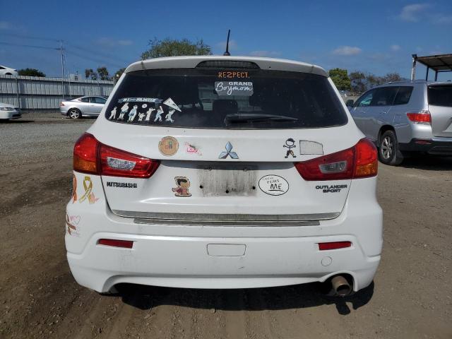 JA4AP3AU3BZ004121 - 2011 MITSUBISHI OUTLANDER ES WHITE photo 6