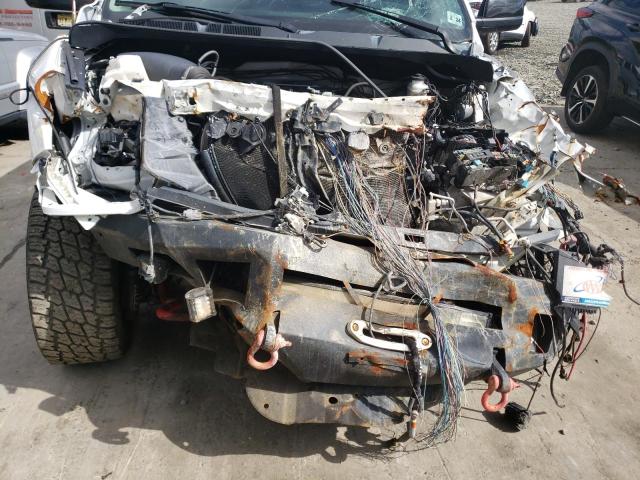 5TFUY5F1XKX784964 - 2019 TOYOTA TUNDRA DOUBLE CAB SR/SR5 WHITE photo 5