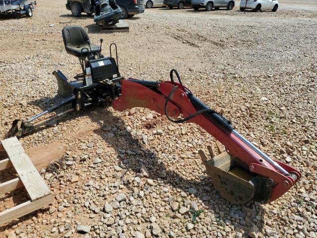 B173510238 - 2020 MAHINDRA AND MAHINDRA 2538 红色 照片 1