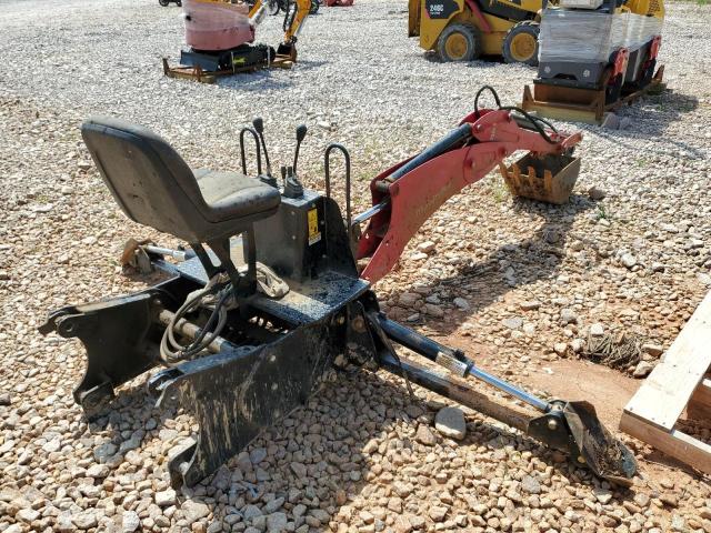 B173510238 - 2020 MAHINDRA AND MAHINDRA 2538 红色 照片 4