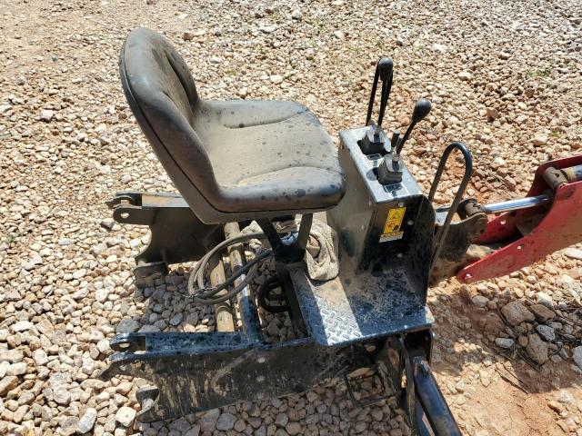 B173510238 - 2020 MAHINDRA AND MAHINDRA 2538 红色 照片 6