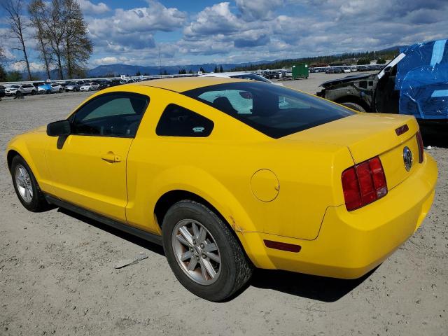 1ZVFT80NX55161944 - 2005 FORD MUSTANG YELLOW photo 2