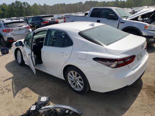 4T1C11AK9NU682159 - 2022 TOYOTA CAMRY LE WHITE photo 2