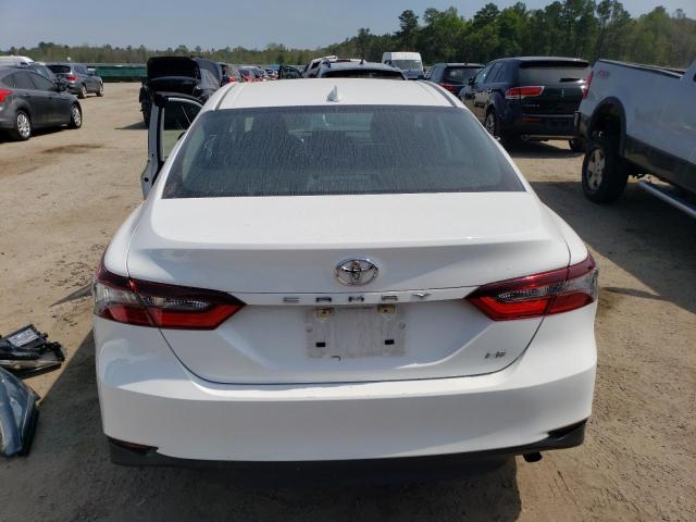 4T1C11AK9NU682159 - 2022 TOYOTA CAMRY LE WHITE photo 6