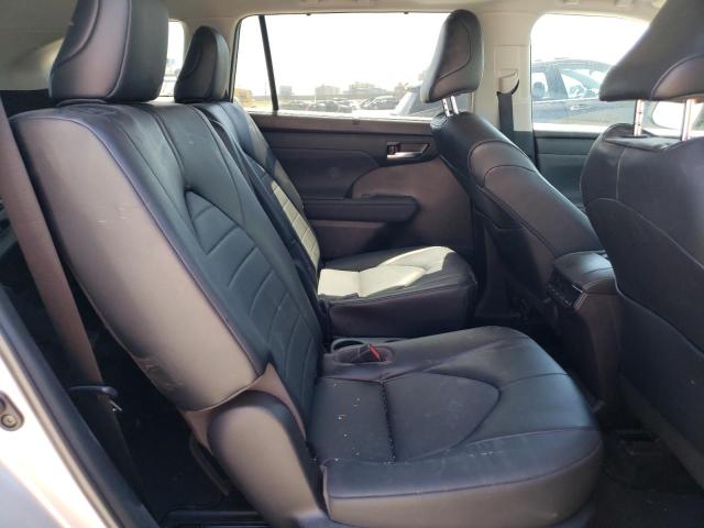 5TDGZRAH5NS124086 - 2022 TOYOTA HIGHLANDER XLE SILVER photo 11