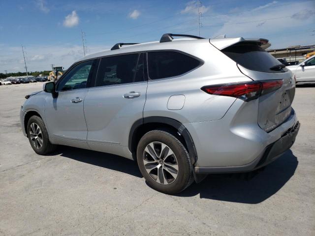5TDGZRAH5NS124086 - 2022 TOYOTA HIGHLANDER XLE SILVER photo 2