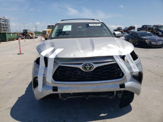 5TDGZRAH5NS124086 - 2022 TOYOTA HIGHLANDER XLE SILVER photo 5