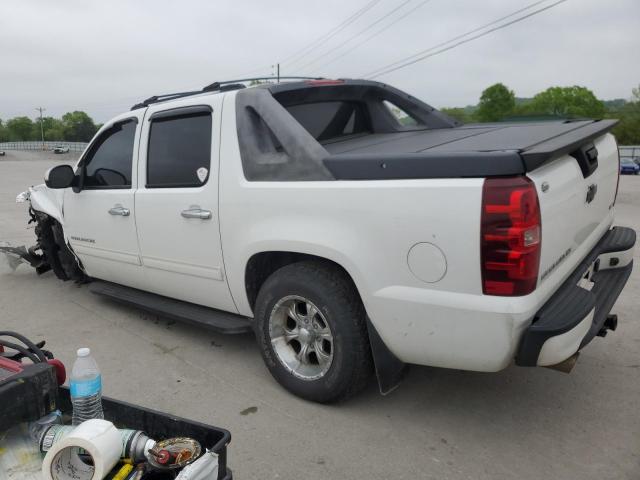 3GNMCEE05BG301528 - 2011 CHEVROLET AVALANCHE LS WHITE photo 2